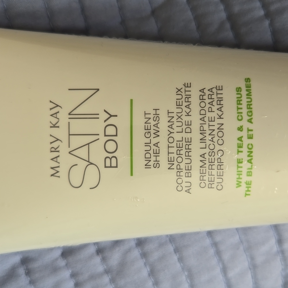 Mary Kay Satin Body Indulgent Shea Wash - Picture 2 of 3